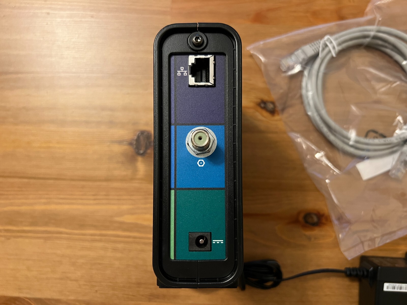 Motorola ARRIS SB6121 SURFboard Cable Modem.