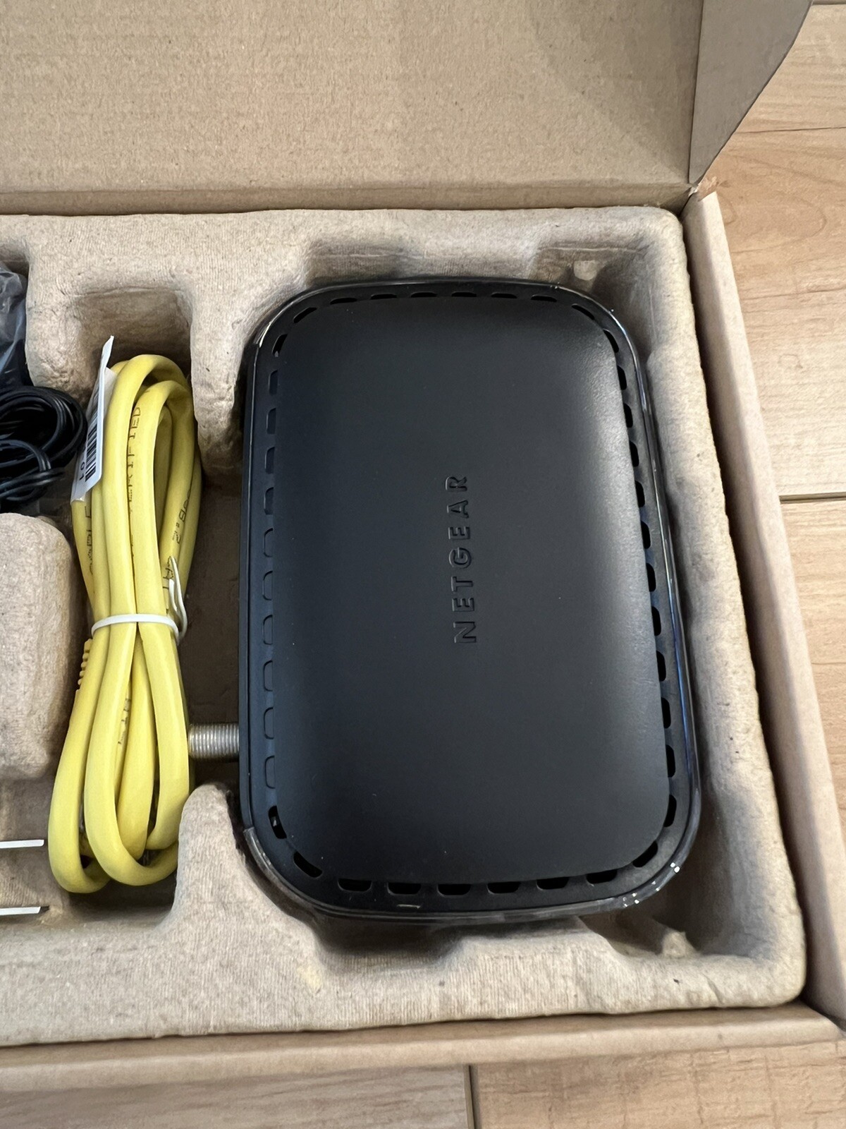 NEW NETGEAR CM400-1AZNAS 100 Mbps Modem high Speed DOSCSIS 3.0