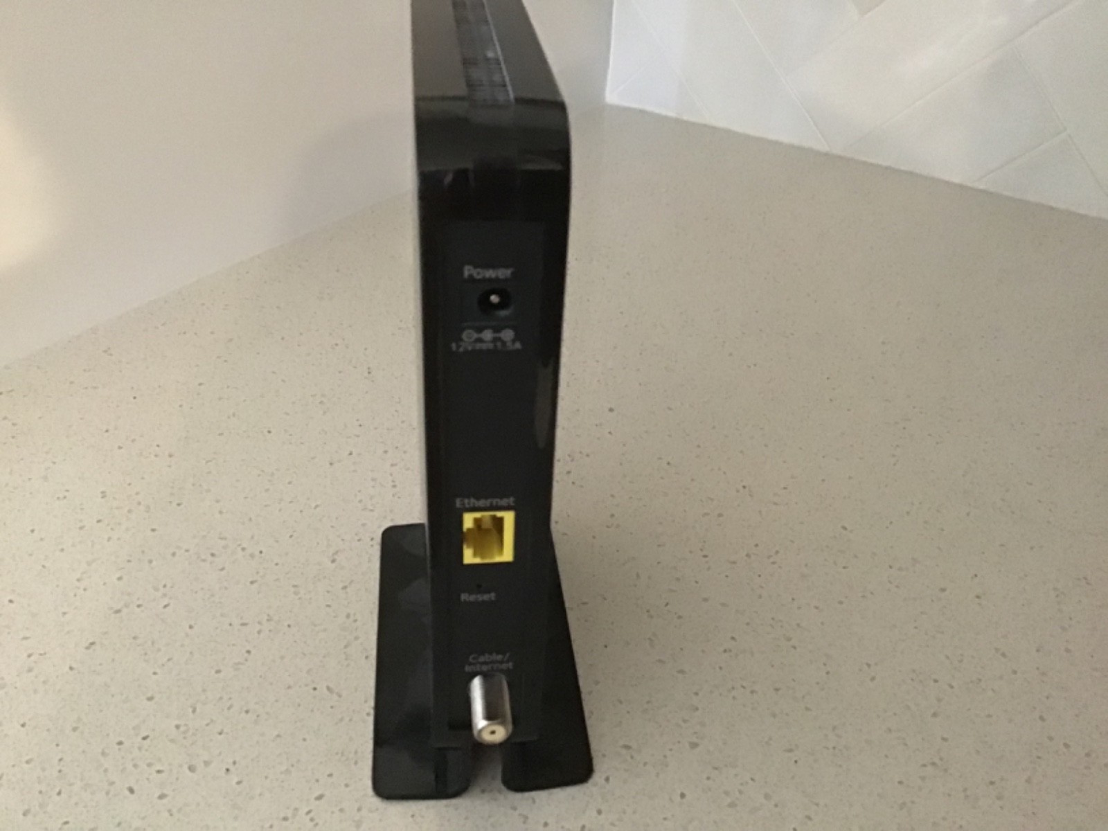 New Netgear cable modem DOCSIS 3.0 Compatible with major Internet providers