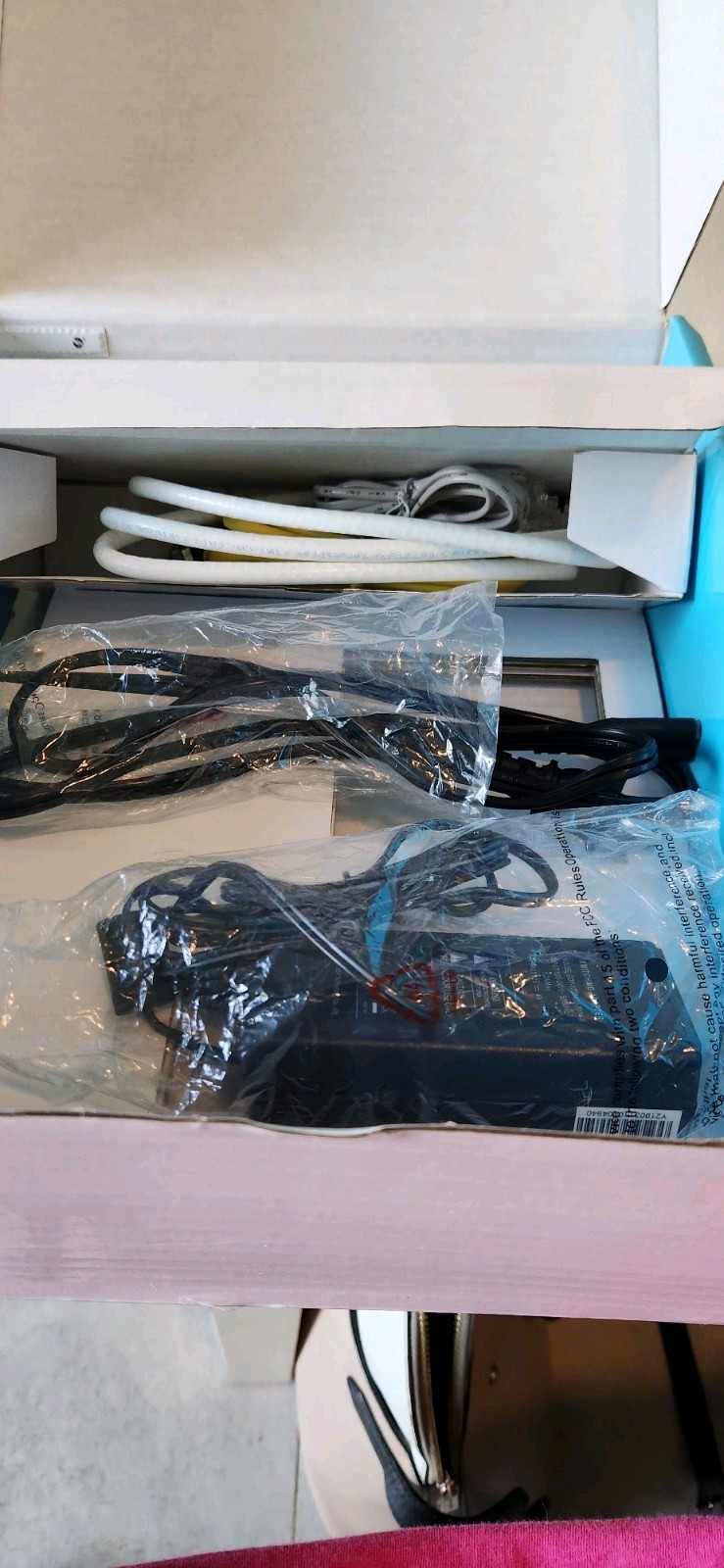Motorola MT7711 24X8 Cable Modem and AC1900 Dual Band Wi-Fi Gigabit Router 2…