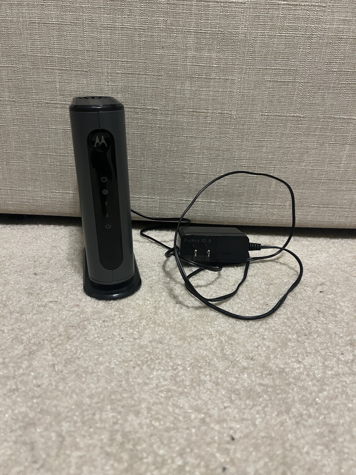 Motorola MB 7220 8×4 Cable Modem DOCSIS 3.0 Excellent Condition