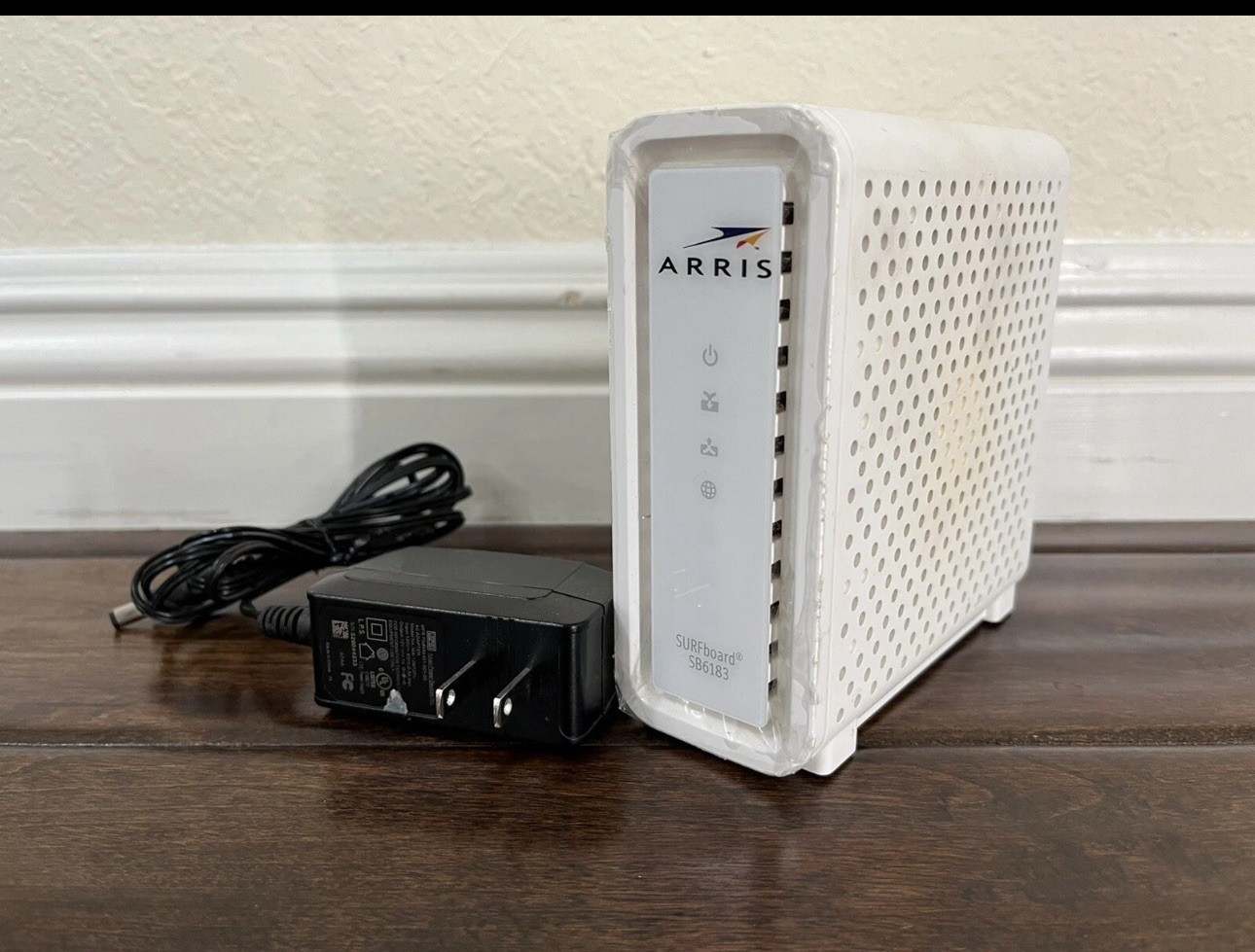 ARRIS SB6183 SURF board 16 x 4 686 Mbps DOCSIS Speed 3.0 Cable Modem White