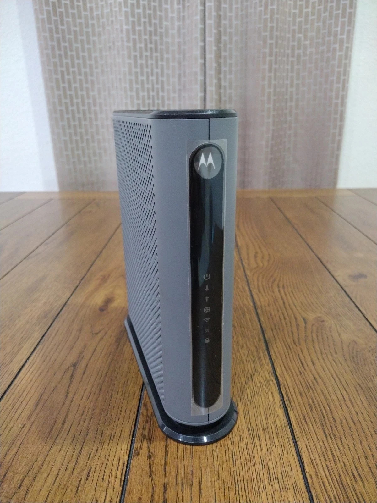 MOTOROLA MG7540 16×4 Cable Modem Plus AC1600 Dual Band Wi-Fi Router