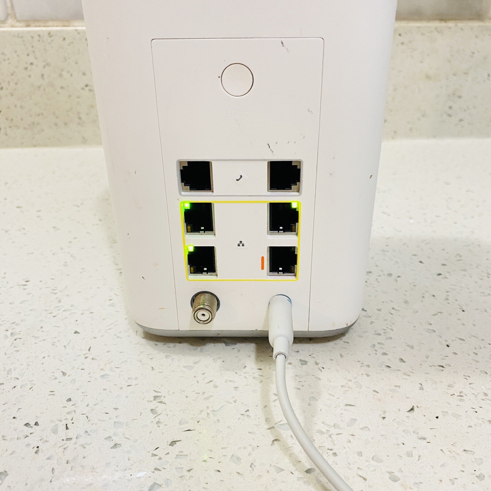 Comcast XFinity XB7-CM GIGABIT 4-Port Modem Router Powers On Untested Read..