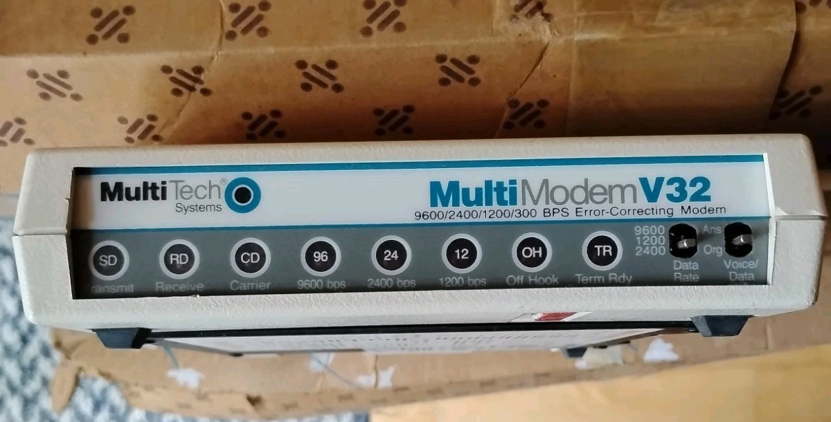 Multi Tech Systems Multimodem MT932EAB Powers On