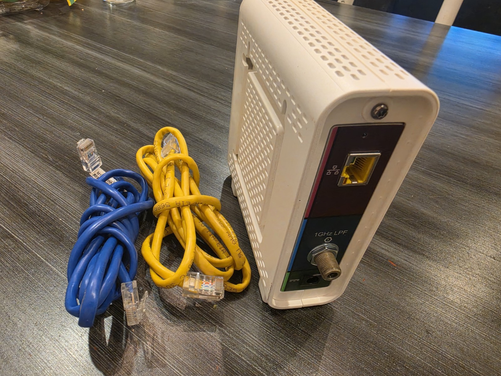ARRIS SURFboard SB6190 DOCSIS 3.0 Cable Modem Intel Inside White