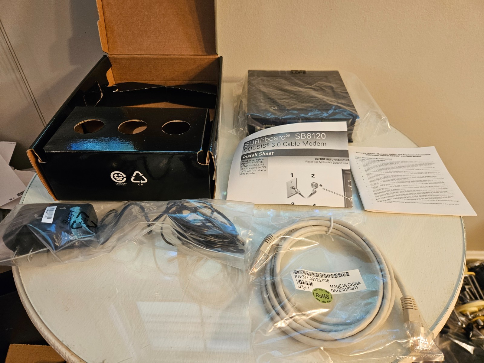 Motorola SURFboard eXtreme DOCSIS 3.0 cable modem model SB6120 in original box!