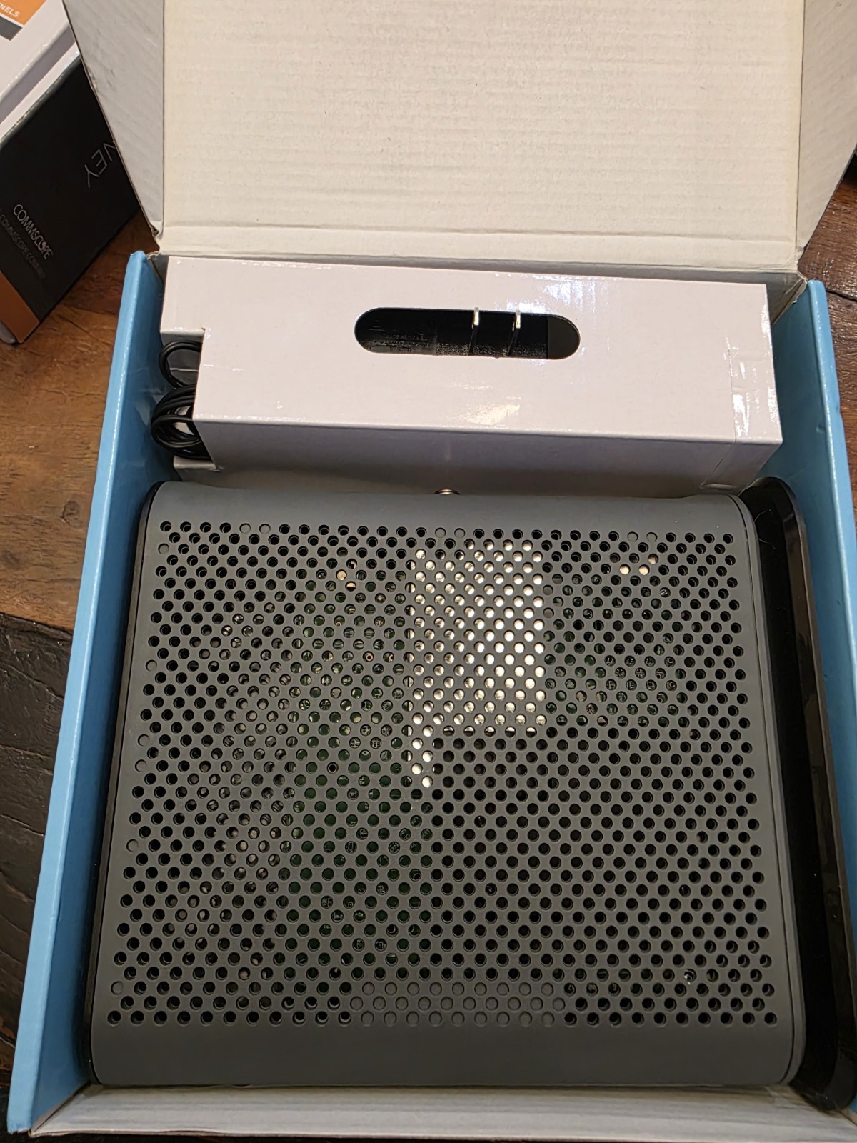 Motorola 24×8 Cable Modem MB7621-10 1000+ Mbps / Open Box