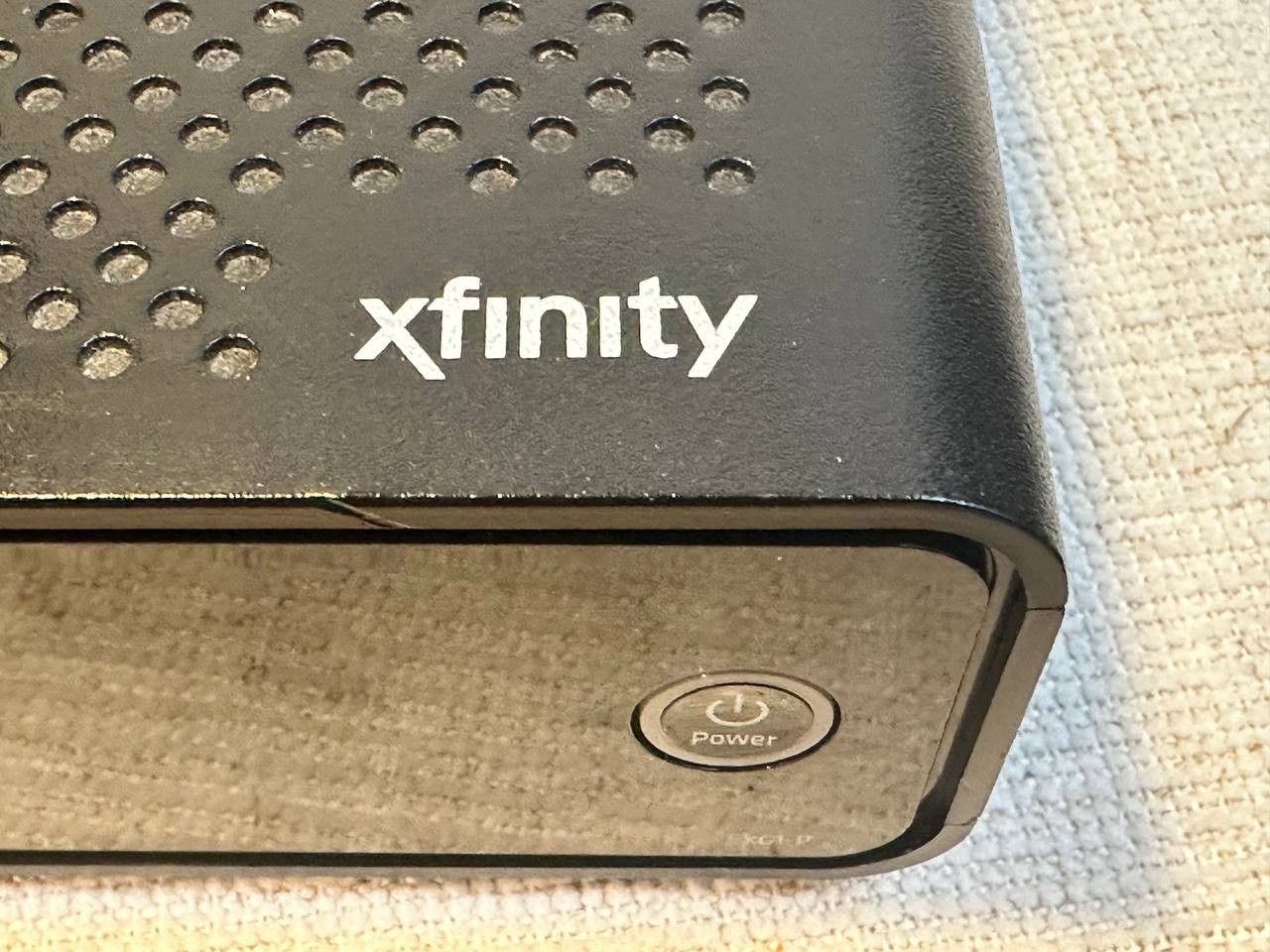 Xfinity Comcast Cable Modem ARRIS TG1682G TV Box XR11 Remotes Lot 015/2 181