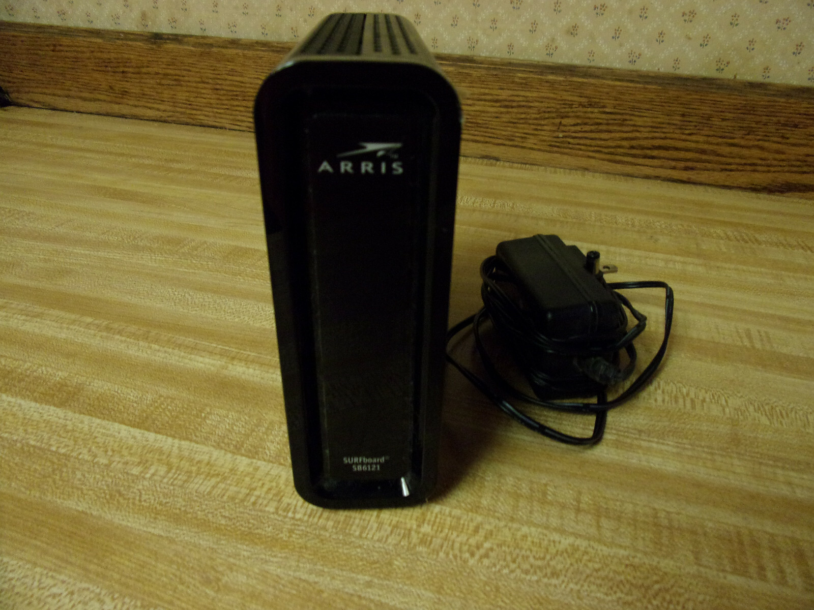 ARRIS SURFboard Model# SB6121 Black Cable Modem Fast 4 Up & 4 Down Channels