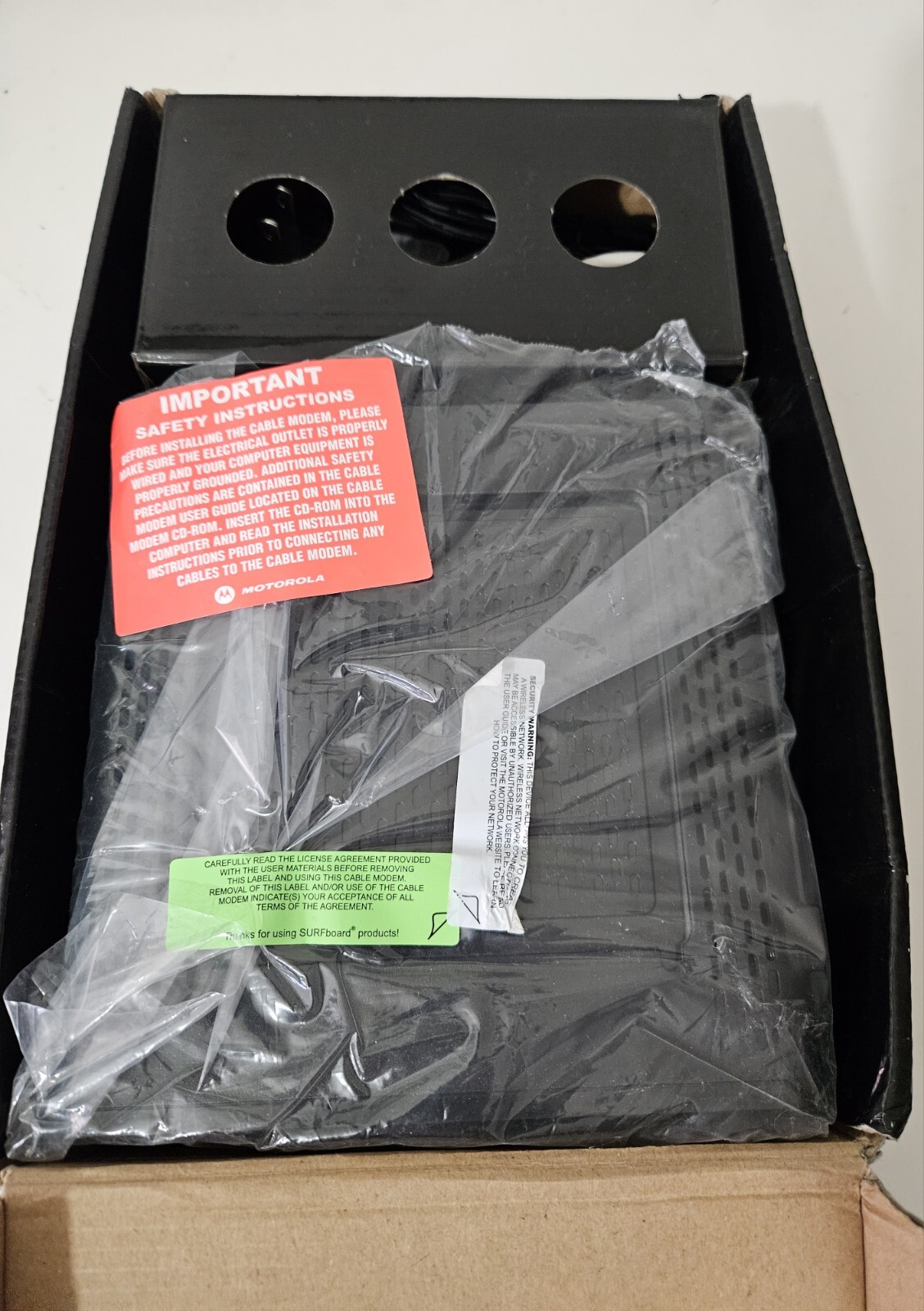 Motorola SBG6580-G228 SURFboard Black 4 LAN3.0 Wi-Fi Modem/Router