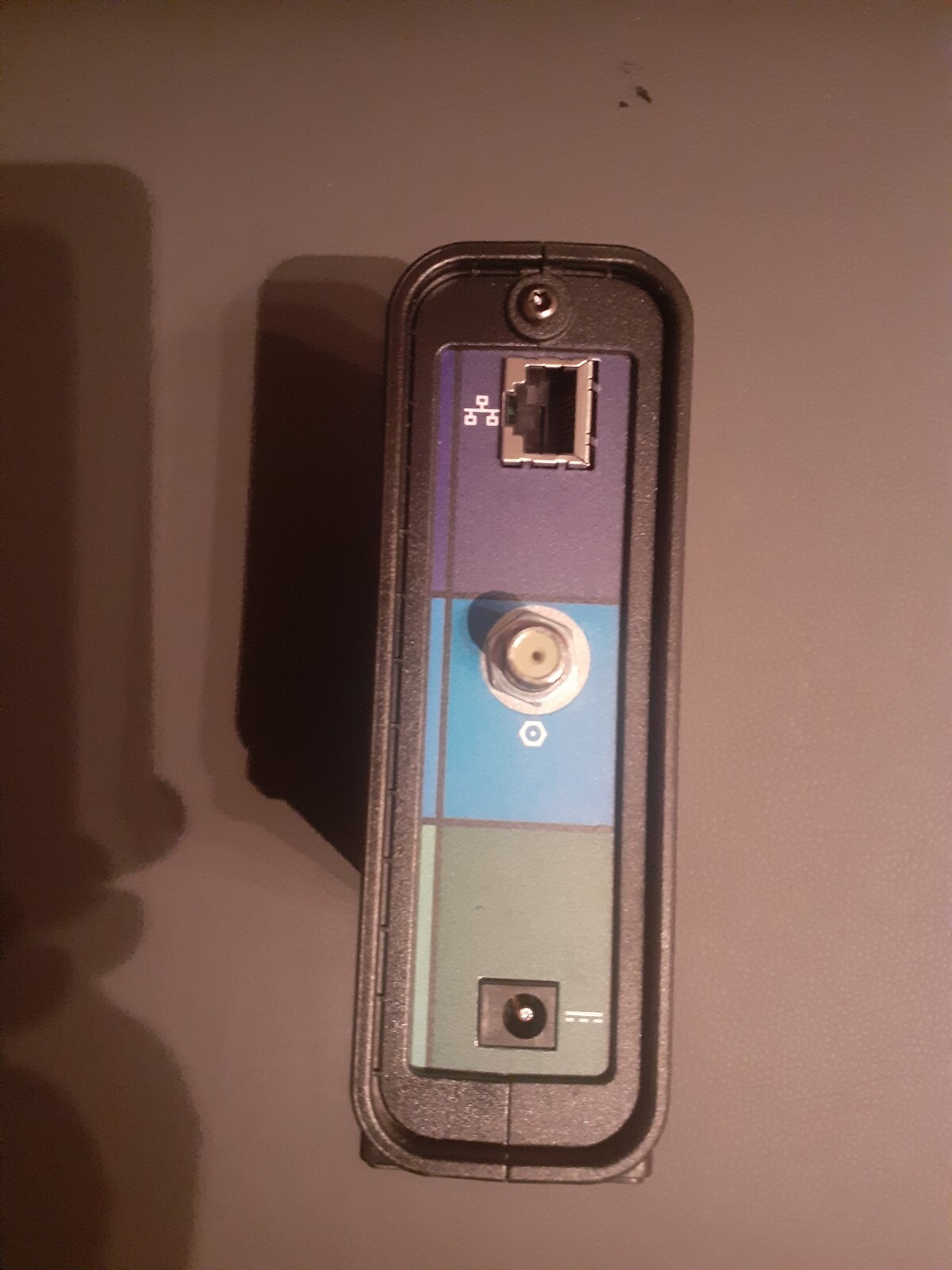 Motorola SURF Board (r) eXtreme cable Modem of model:SB6121 12v DC 0 75A