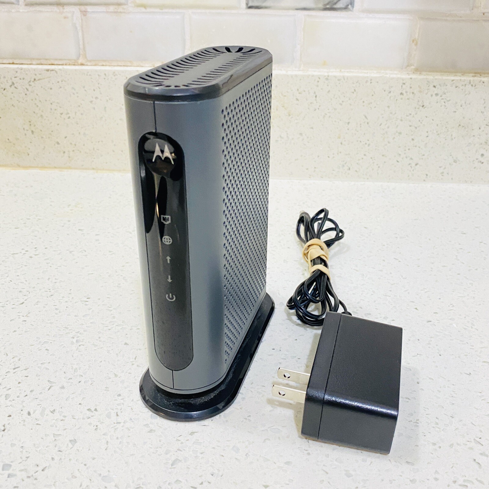 Motorola MB7220 Black DOCSIS 3.0 Cable Modem with Power Adapter Tested Works