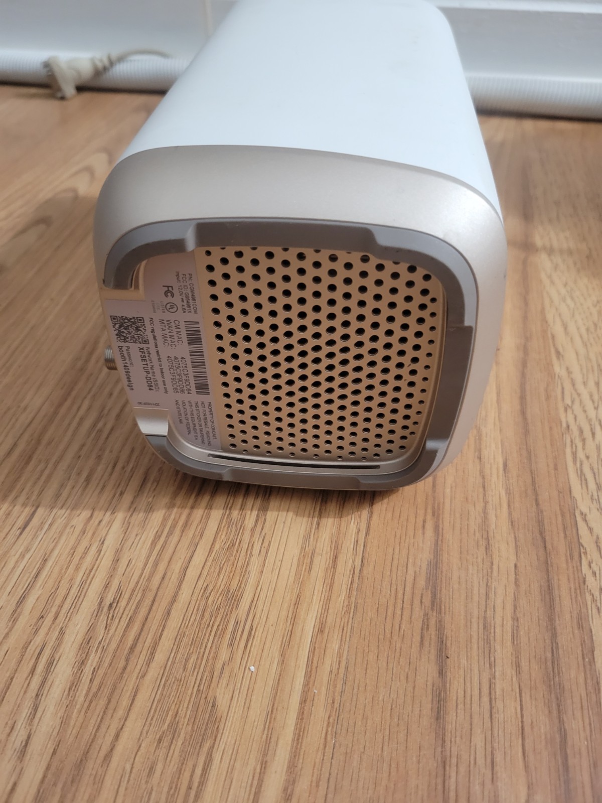 Xfinity xFi Gateway Router XB8-T Triband Wifi CGM4981COM – NO AC CORD **SEE NOTE