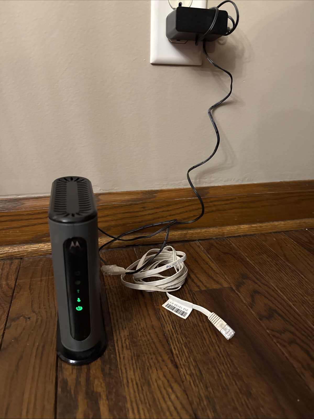 Motorola MB7220 DOCSIS 3.0 Cable Modem – AC Adapter & Ethernet cord. Excellent!