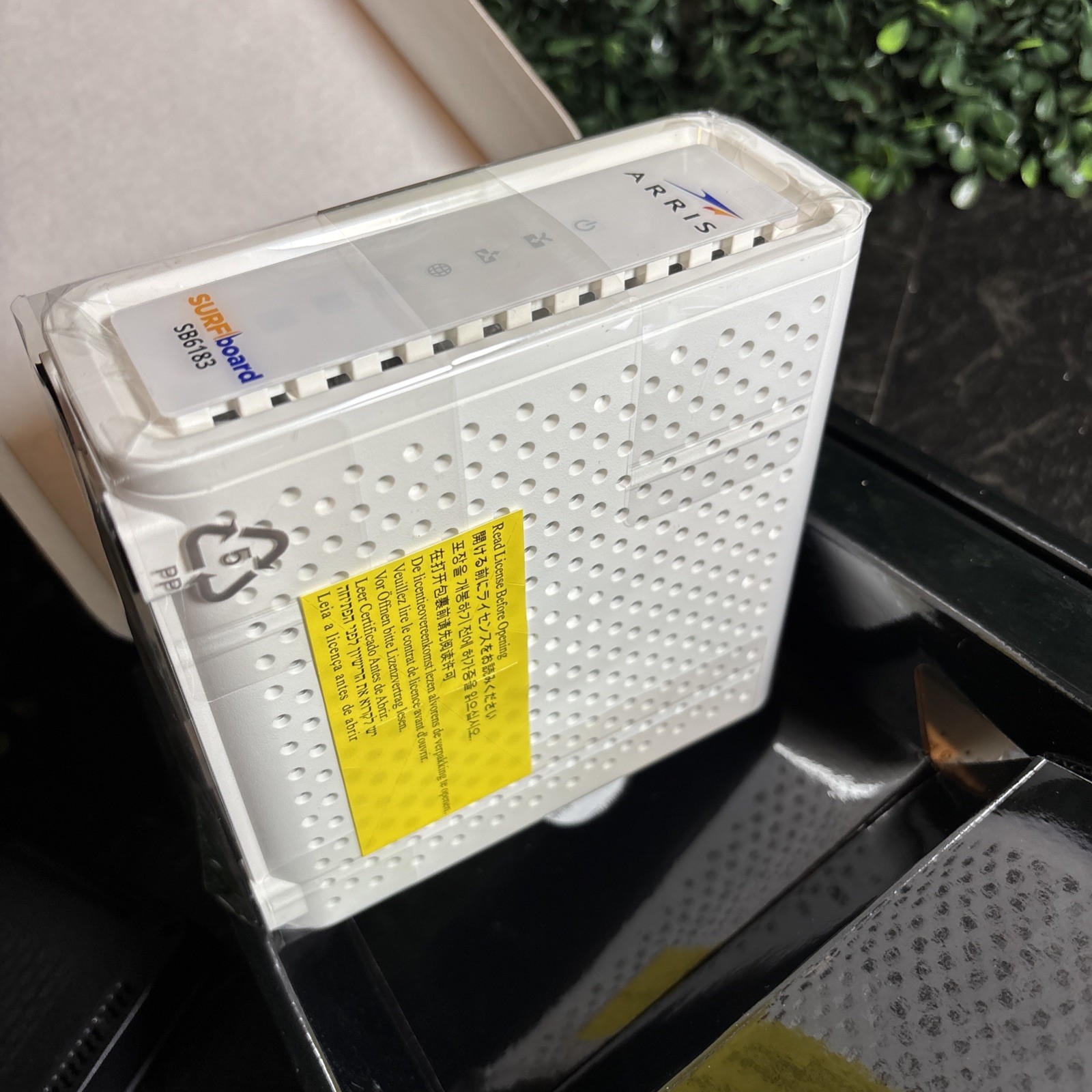 Arris SURFboard SB6183 DOCSIS 3.0 Cable Modem White New Open Box !!
