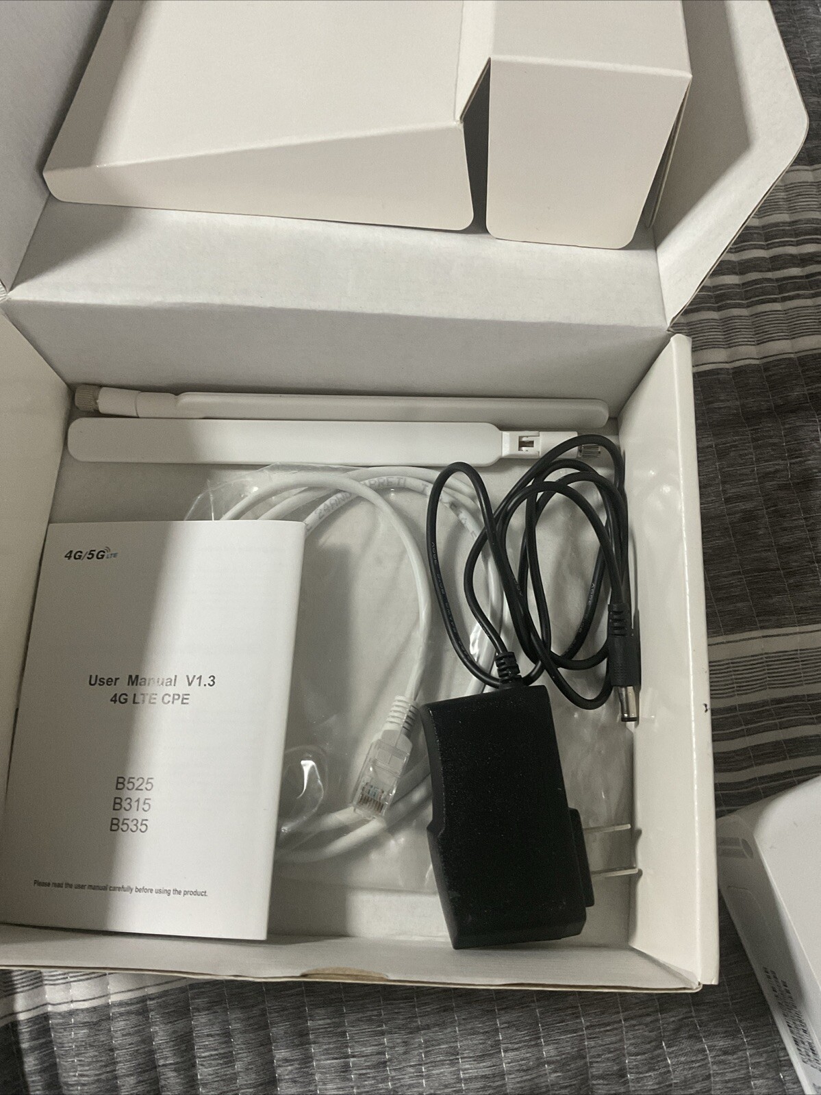 4G-LTE model B525 Modem Wifi