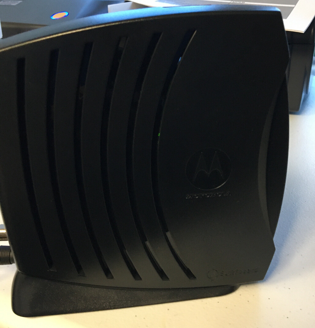 Motorola SURFboard SB5101U (567005-005-00) 38.91 Mbps Cable Modem. Open box