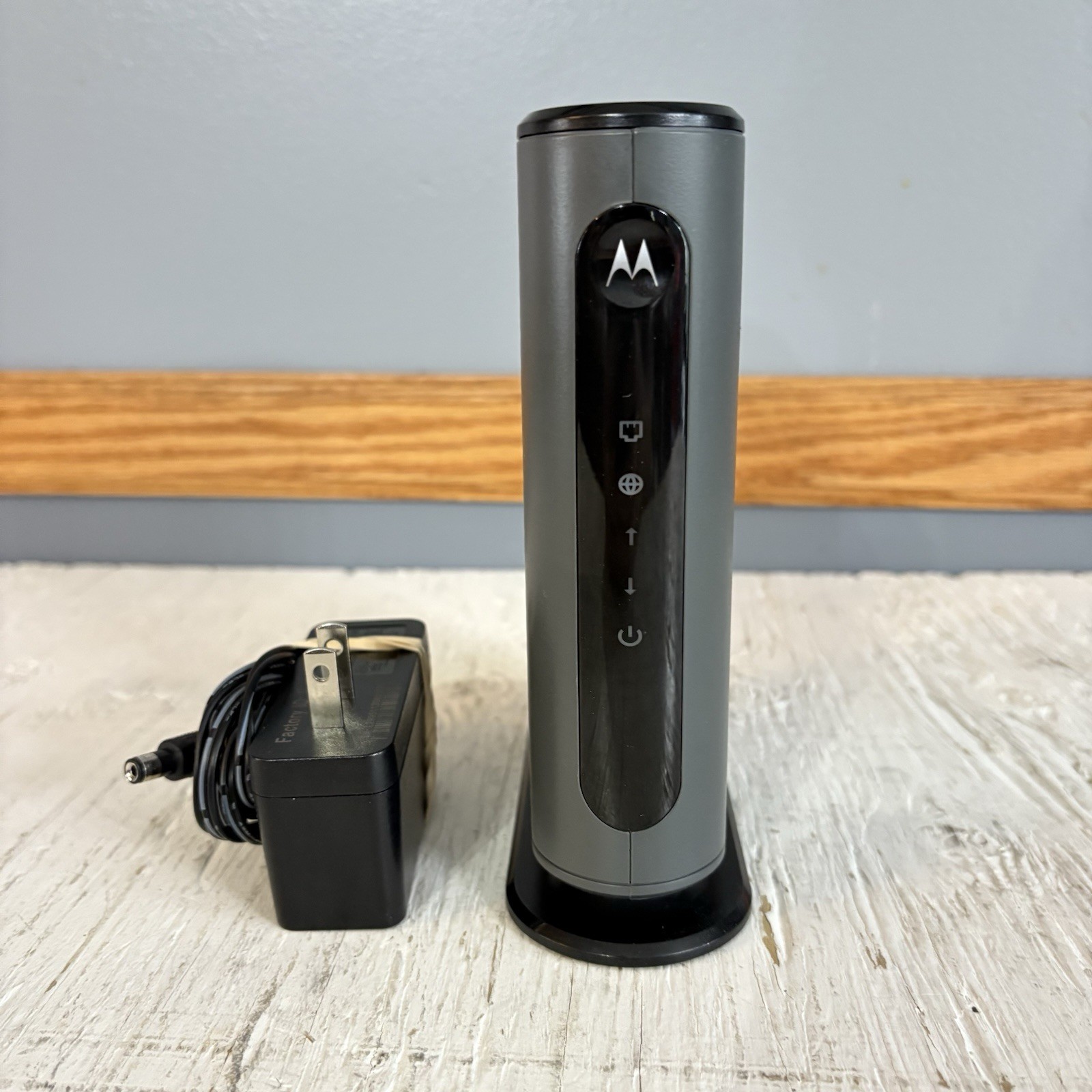 Motorola MB7220 Black 343 Mbps DOCSIS 3.0 8×4 Channel Bonding Cable Modem