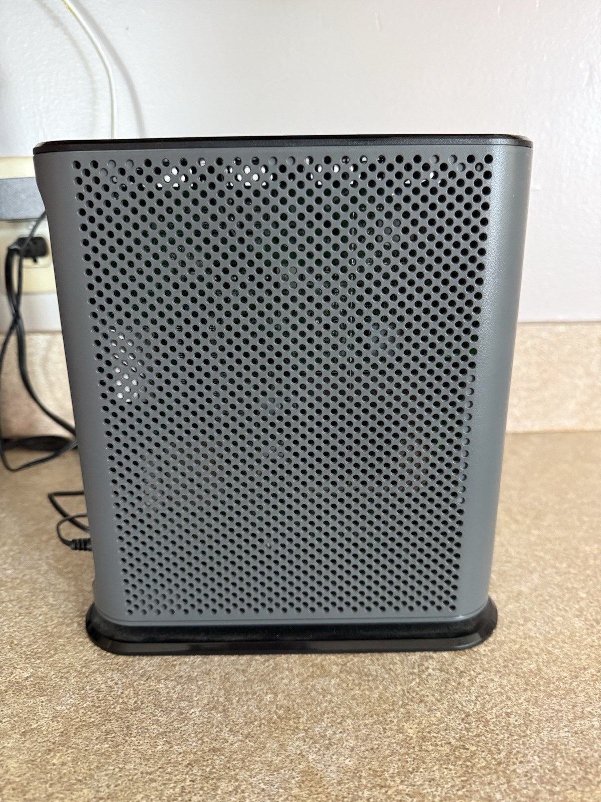 Motorola MG7540-10 16×4 Cable Modem – Black
