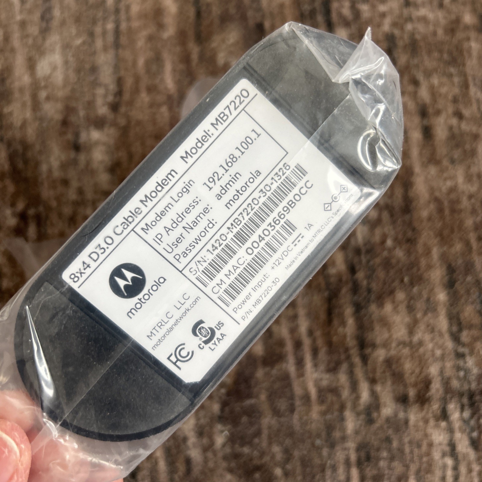 MOTOROLA 8×4 Cable Modem, Model MB7220, 343 Mbps DOCSIS 3.0