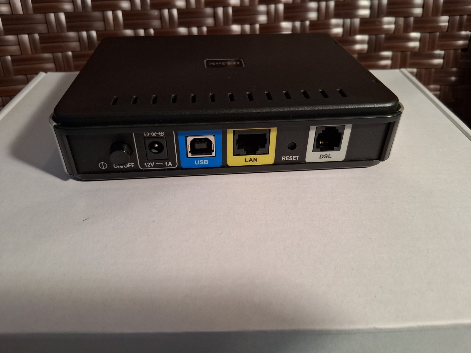 D-Link Modem ADSL2/2+ETHERNET/USB DSL-2320B With Cables USB/Lan/DSL Inputs