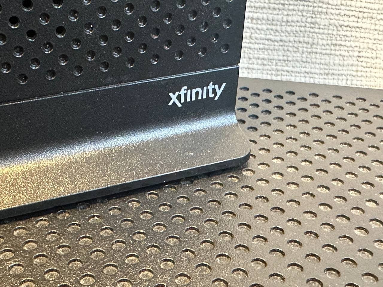 Xfinity Comcast Cable Modem ARRIS TG1682G TV Box XR11 Remotes Lot 015/2 181