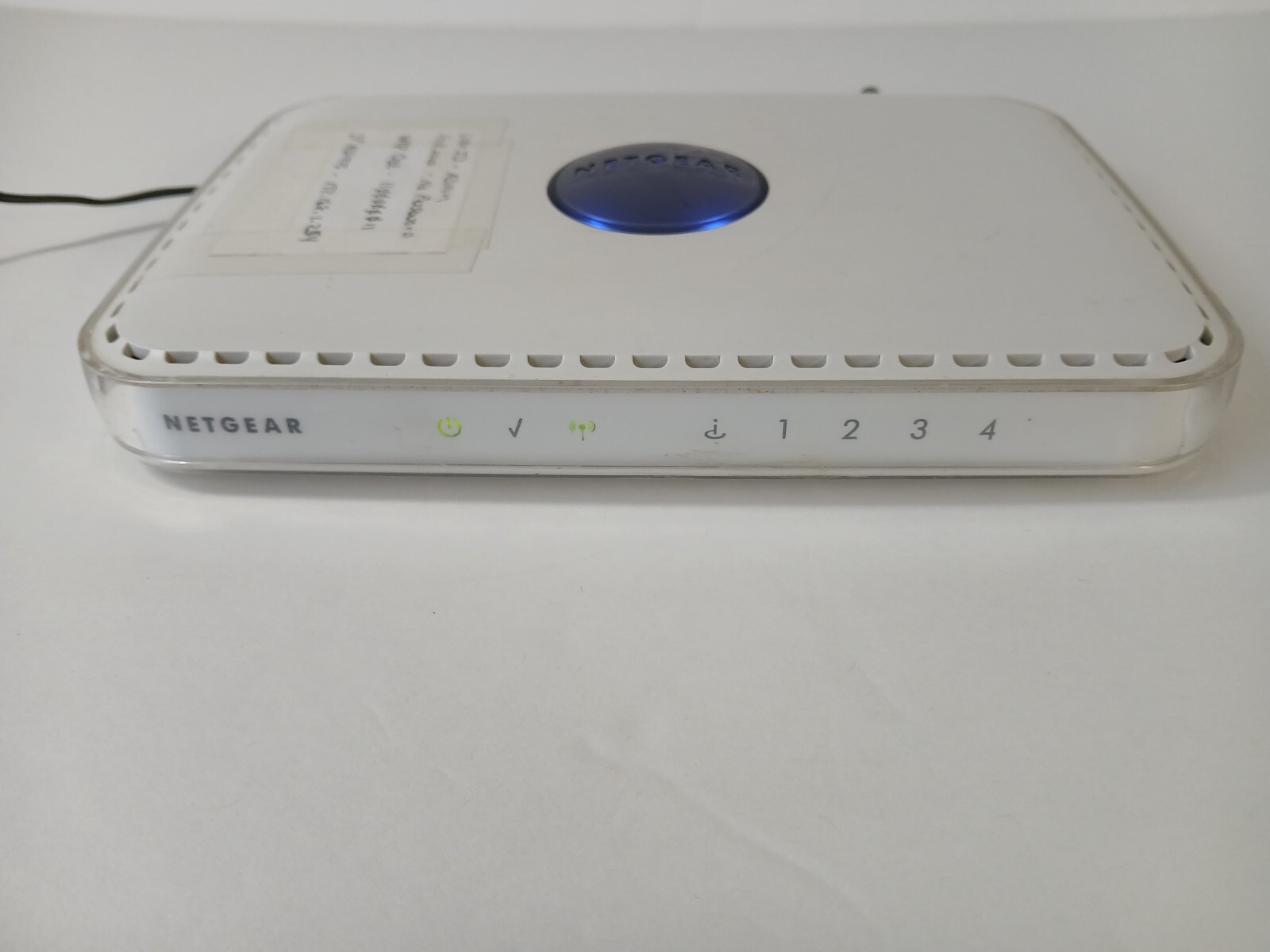 Kit Hughes HN9000 Satellite Modem and WiFi NETGEAR WPN824 Router with PS, cables