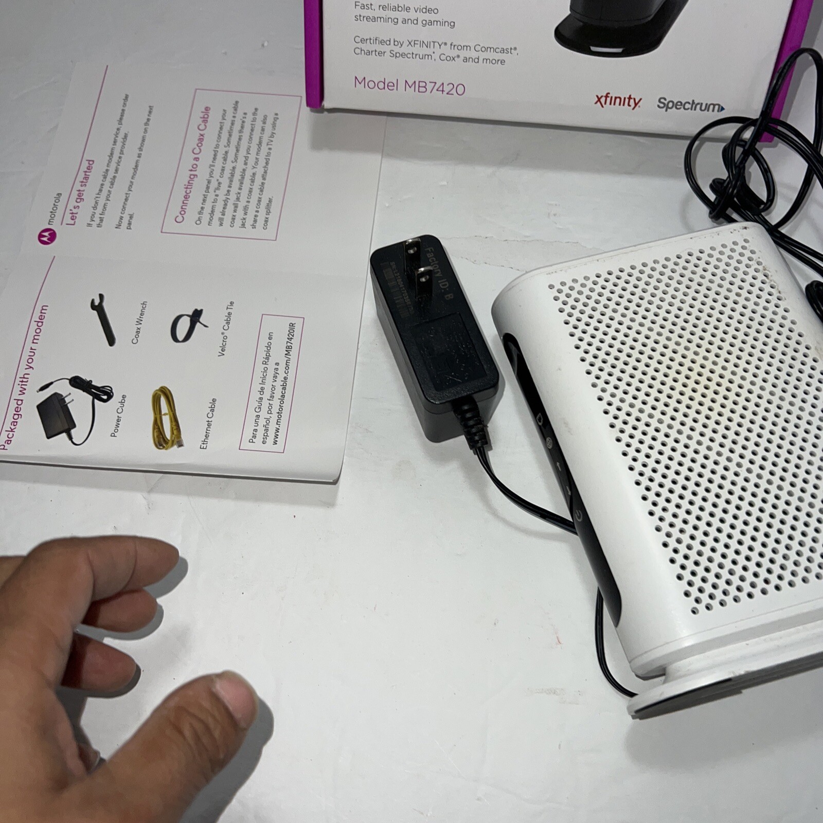 Motorola 16×4 Cable Modem 686 mbps DOCSIS 3.0 Channel Bonding -White