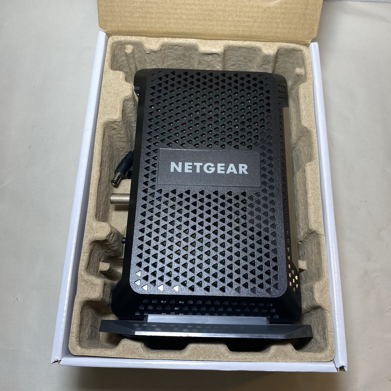 NETGEAR CM1000 Ultra High Speed Cable Modem DOCSIS 3.1 COMPLETE WITH BOX