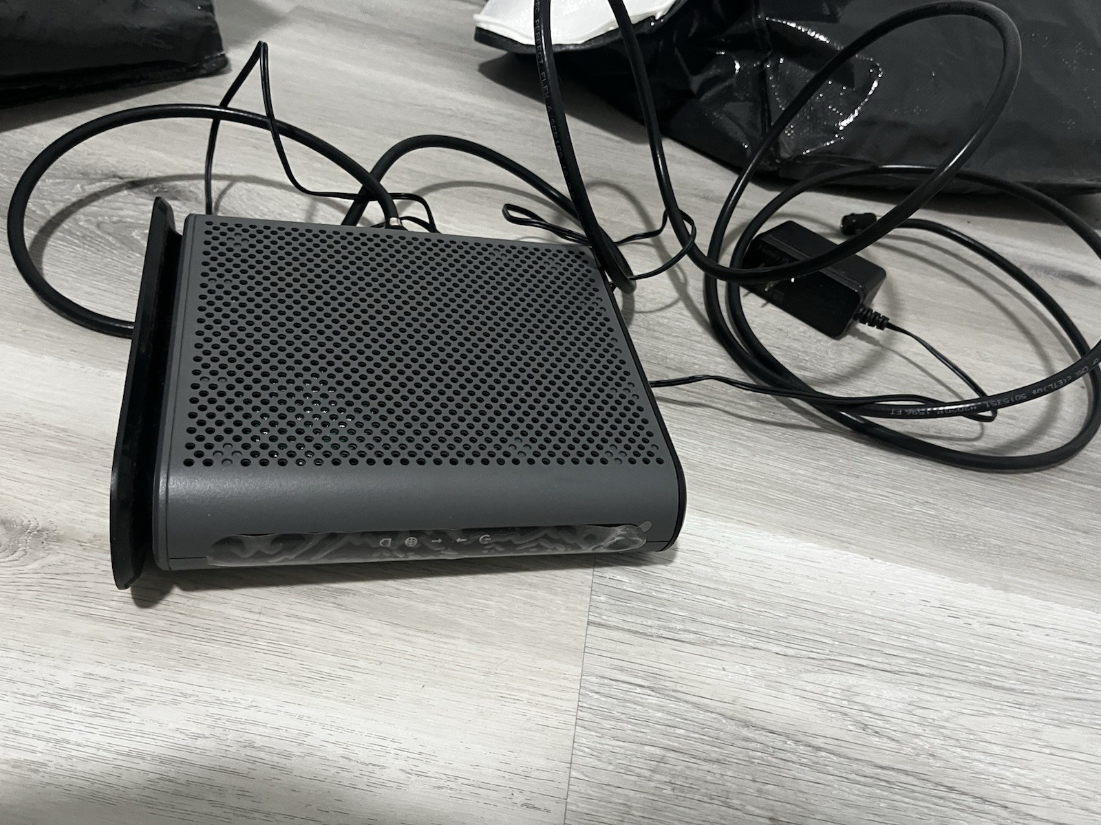 Motorola MB7621 Cable Modem 24×8 DOCSIS 3.0 Working Used Power And Ethernet Cord