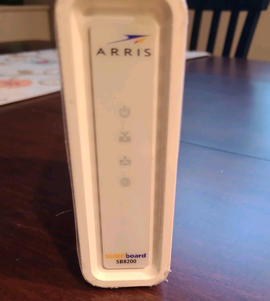 ARRIS SURFboard SB8200 DOCSIS 3.1 10 Gbps Cable Modem W/ Power Cord ~ Works
