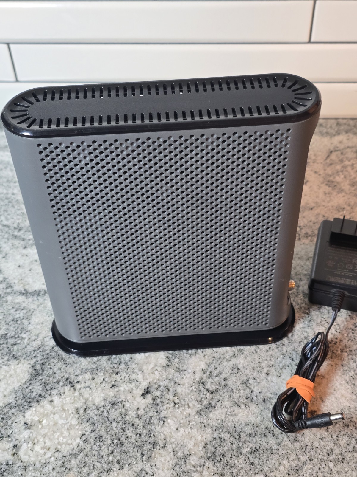 Motorola MG7700 AC1900 Dual-Band DOCSIS 3.0 Cable Modem WiFi Router w Power Cord