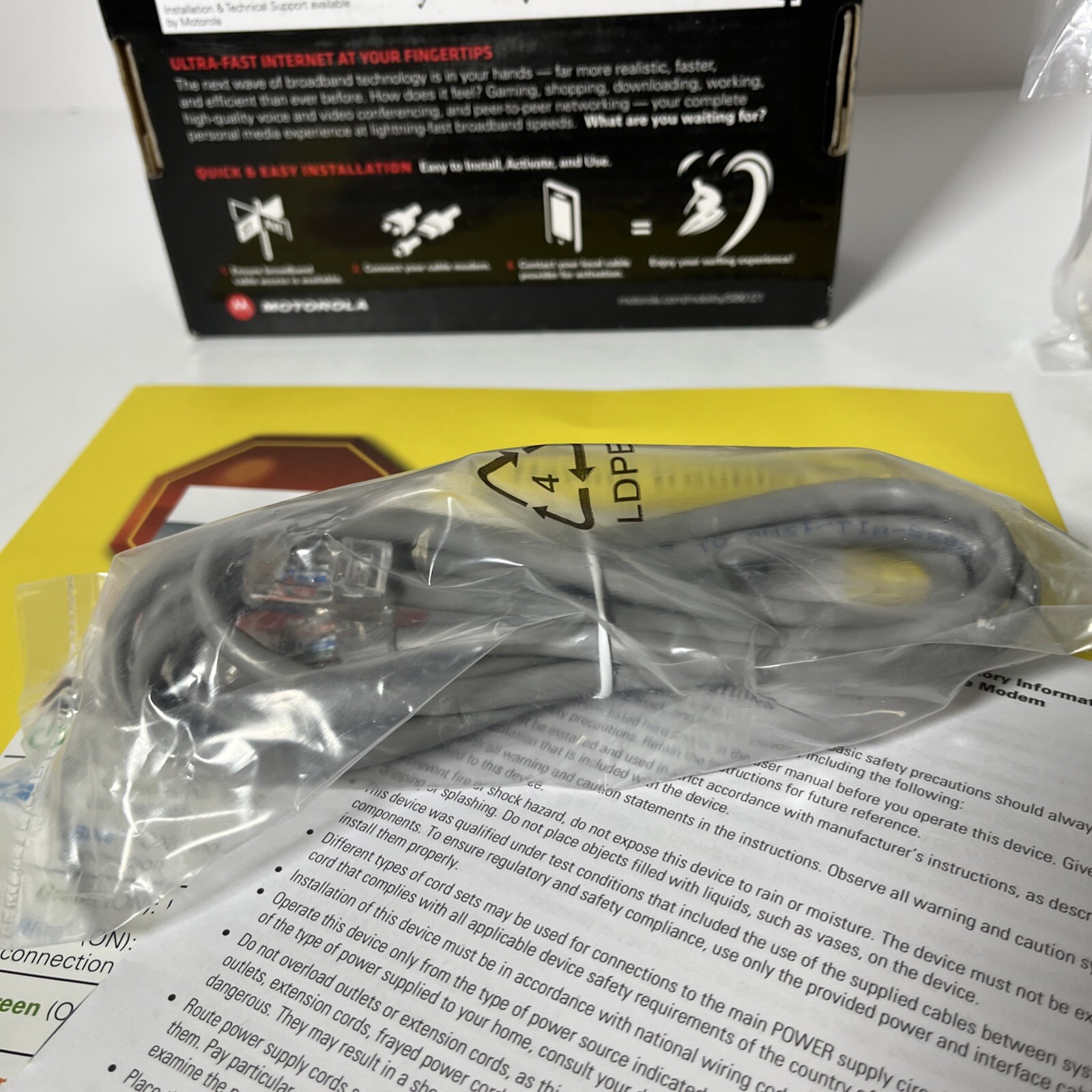 Motorola SURFboard SB6121 (575319-019-00) 199.68 Mbps Cable Modem Stream Game