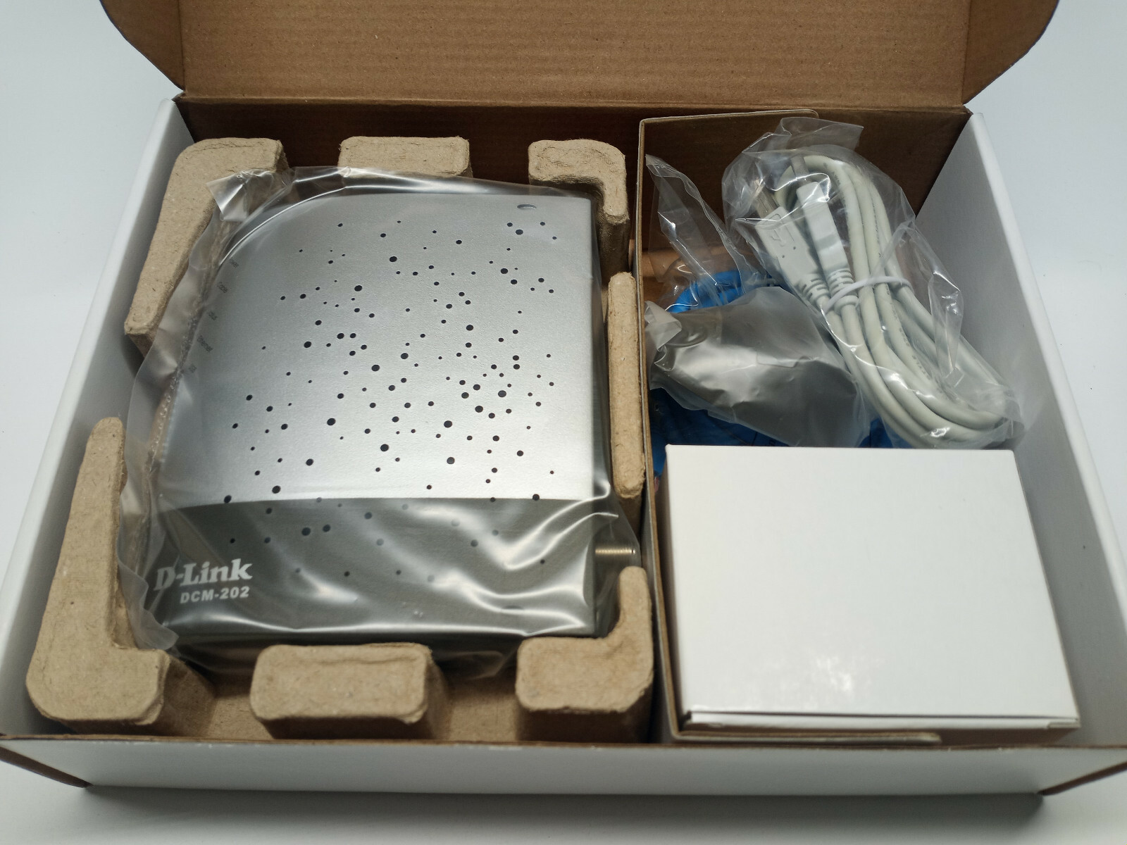 D-Link DCM202 DOCSIS 2.0 Ethernet High Speed Cable Modem BCM-202