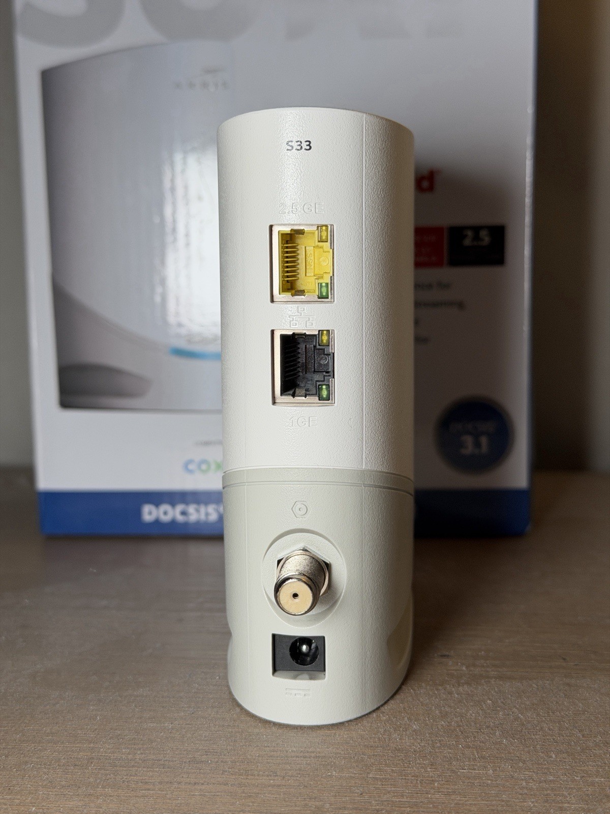 ARRIS S33 2.5 Gbps Ethernet Port – White