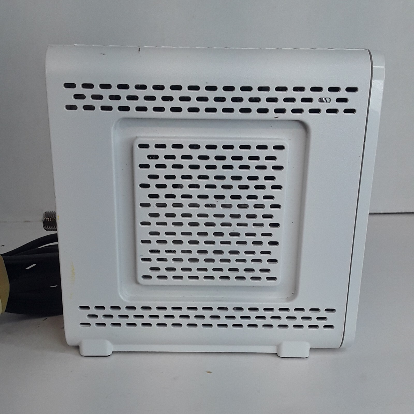 Motorola SURFboard SB6141 300 Mbps DOCSIS 3.0 Cable Modem (White)