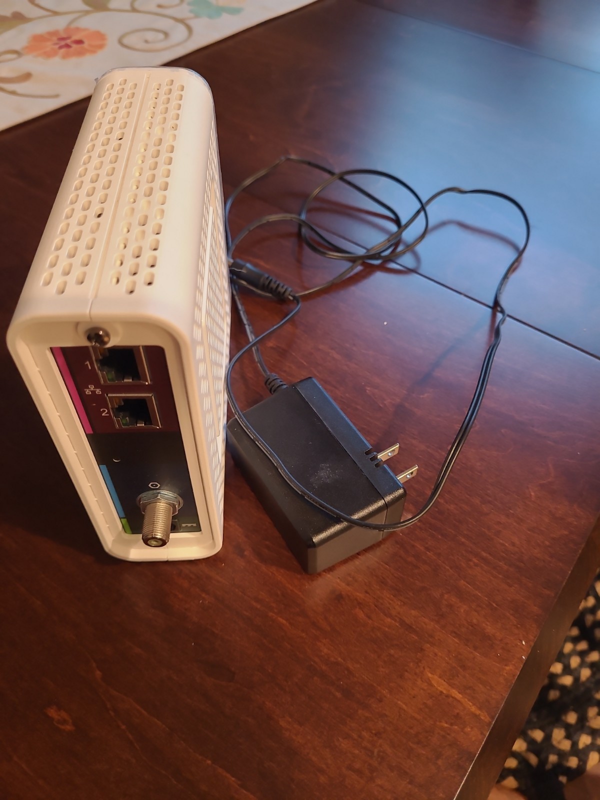 ARRIS SURFboard SB8200 DOCSIS 3.1 10 Gbps Cable Modem W/ Power Cord ~ Works
