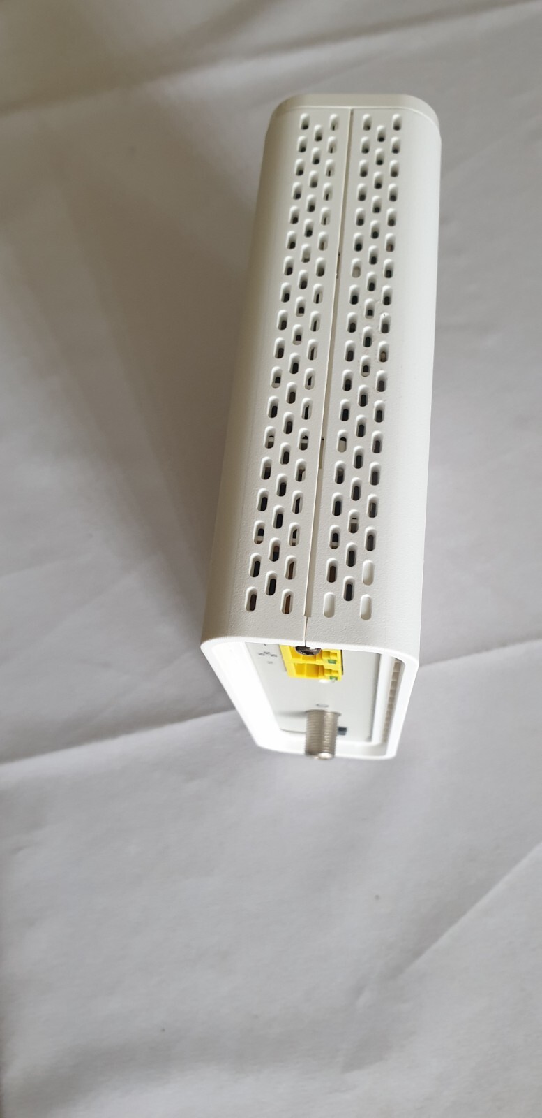 Arris SURFboard SB8200 DOCSIS 3.1 Gigabit (Cable Modem Only) No Charger