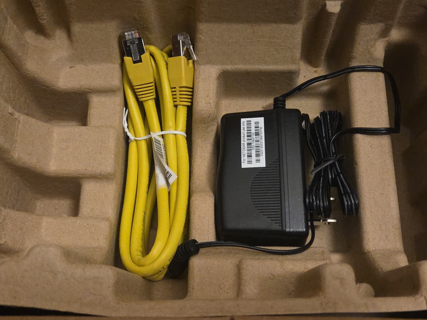 NETGEAR CM1000-100NAR DOCSIS 3.1 Cable Modem 6Gbps Ethernet Black CrtRrbshed