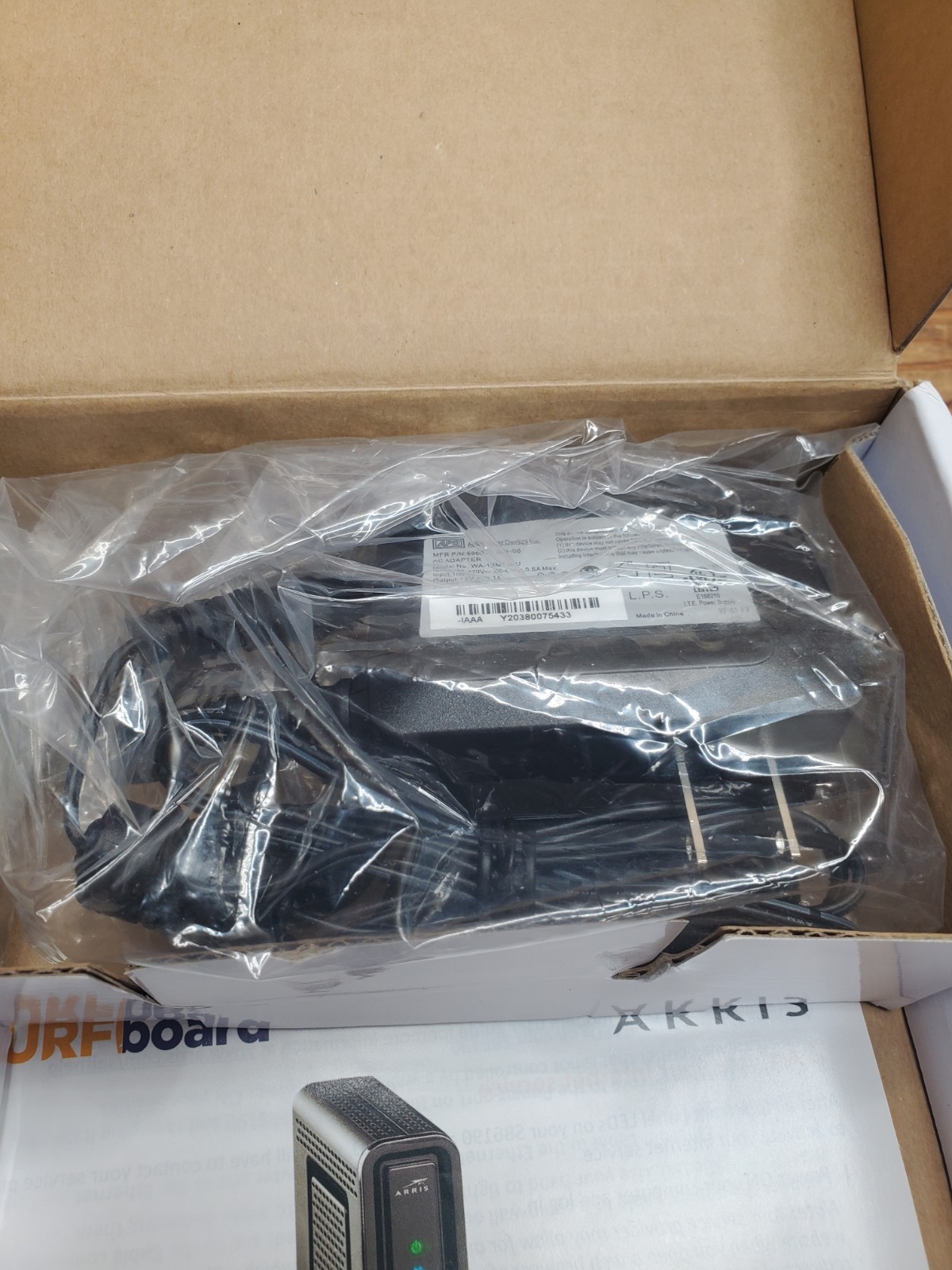 ARRIS SURFboard SB6190 DOCSIS 3.0 32 x 8 Gigabit Cable Modem White