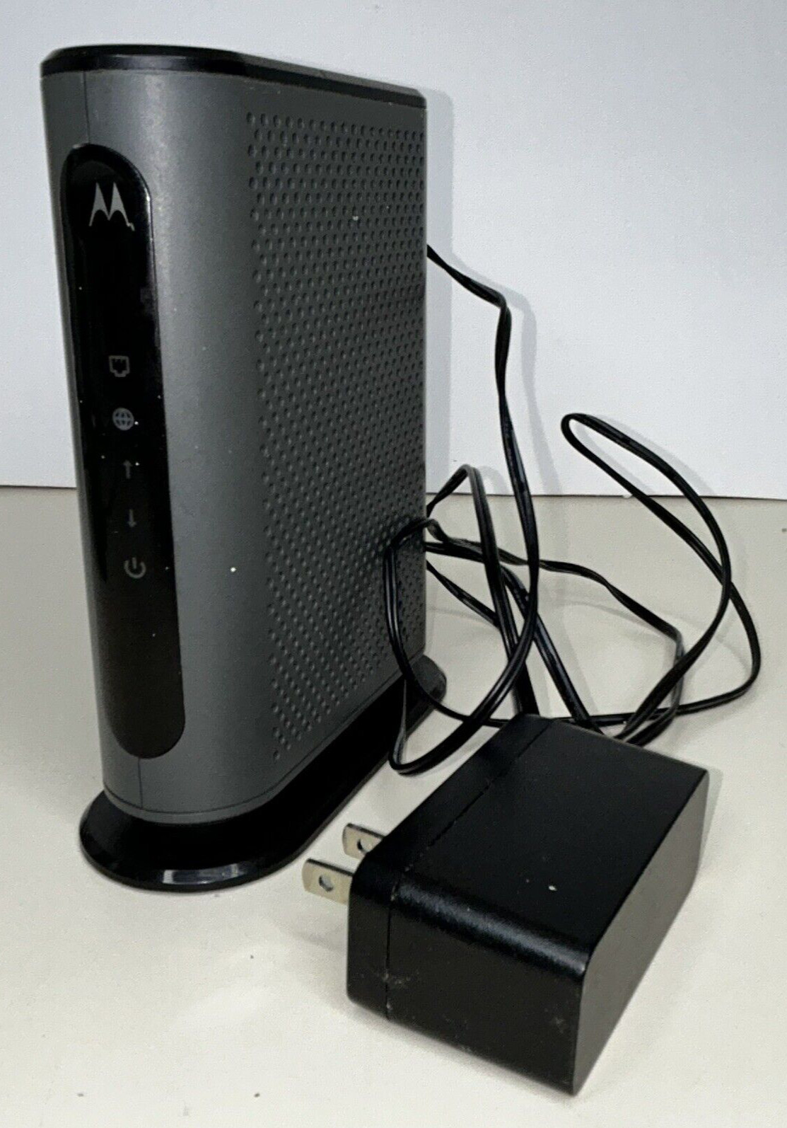 Motorola MB7420 16×4 DOCSIS 3.0 ​​Cable Modem Black with Power Cable Used