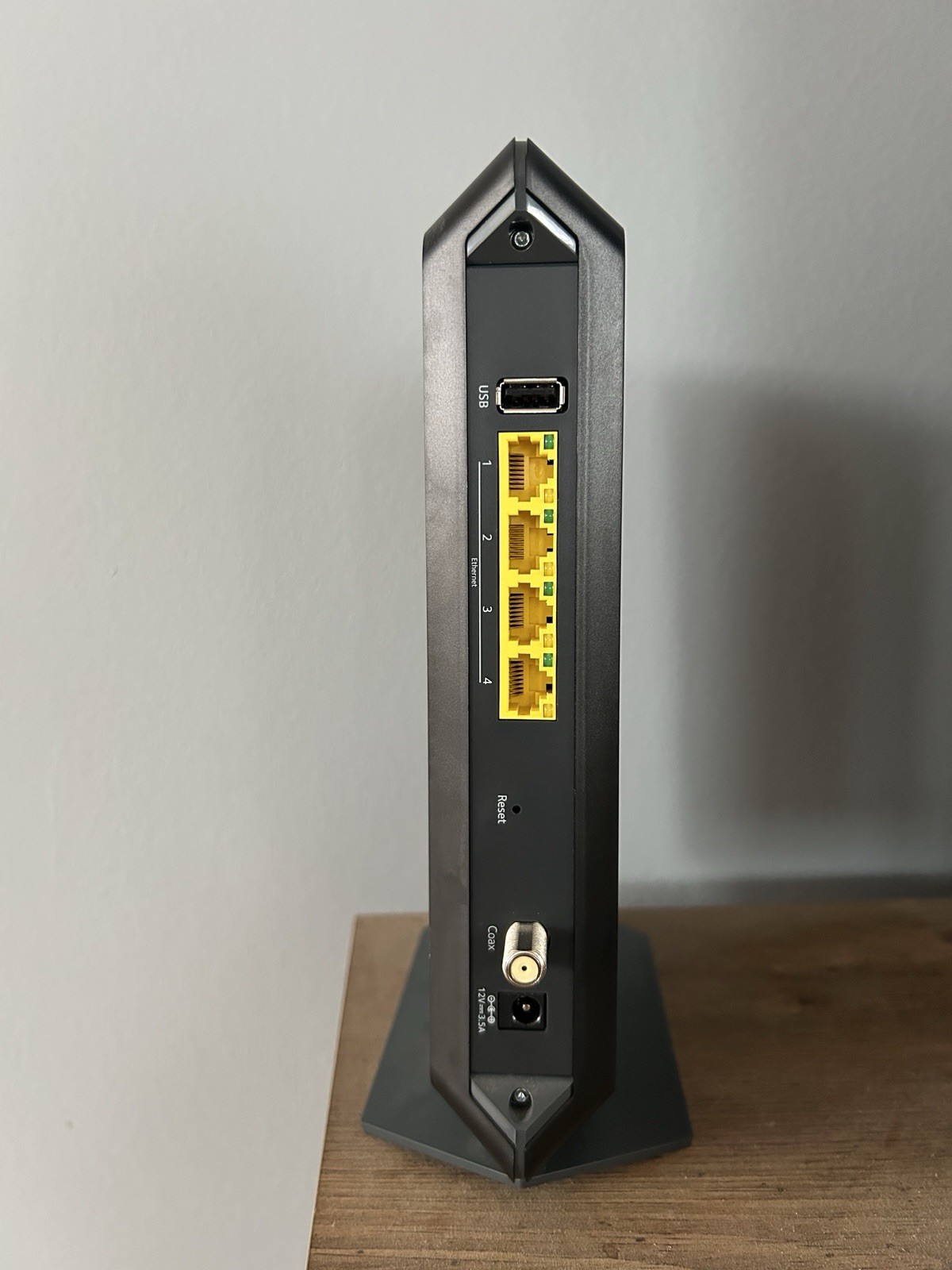 NETGEAR C7000v2 AC1900 Dual-Band Cable Modem WiFi Router