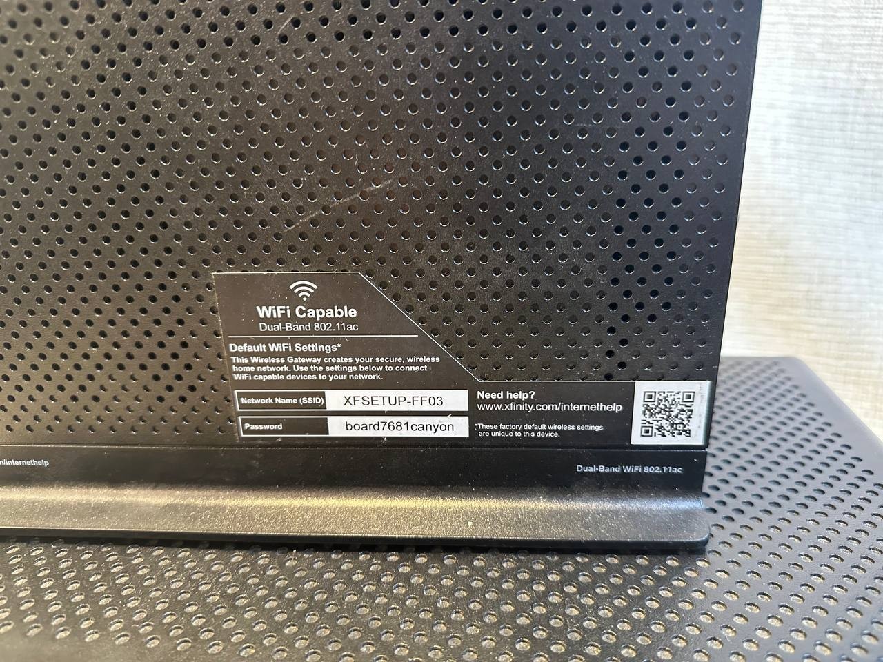 Xfinity Comcast Cable Modem ARRIS TG1682G TV Box XR11 Remotes Lot 015/2 181