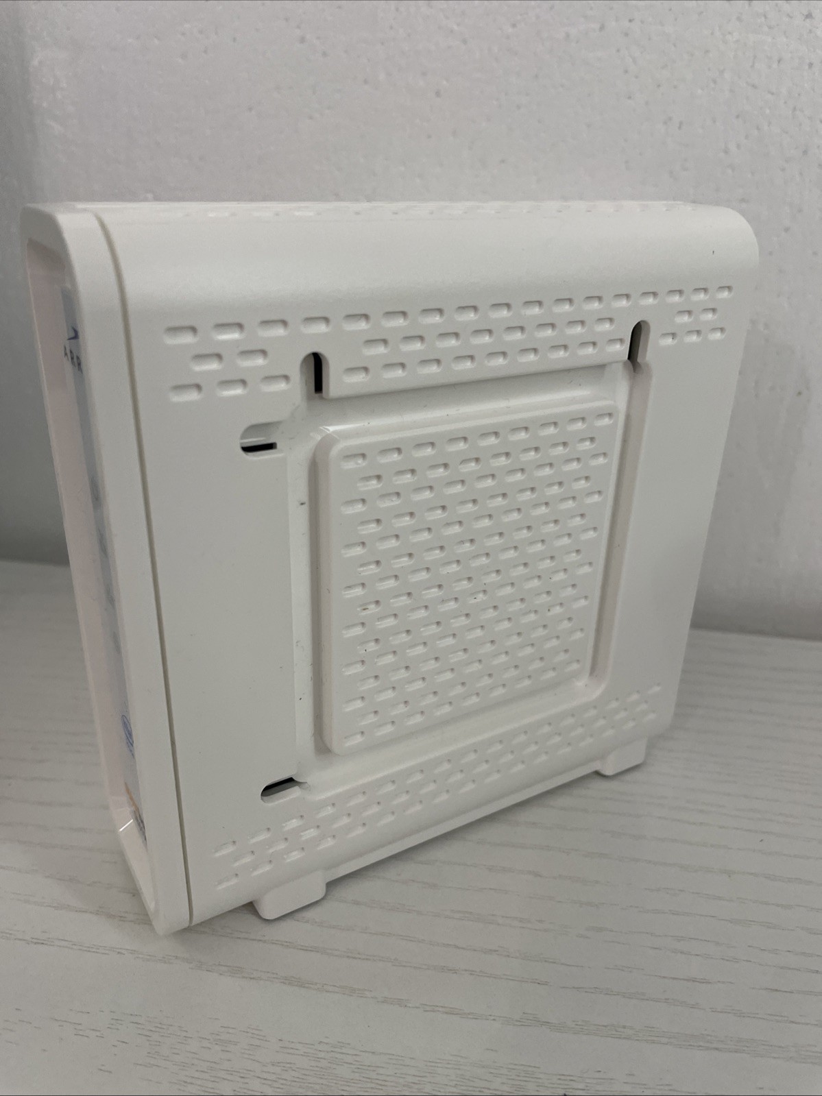 ARRIS SURFboard SB6190 DOCSIS 3.0 32 x 8 Gigabit Cable Modem White No Cord