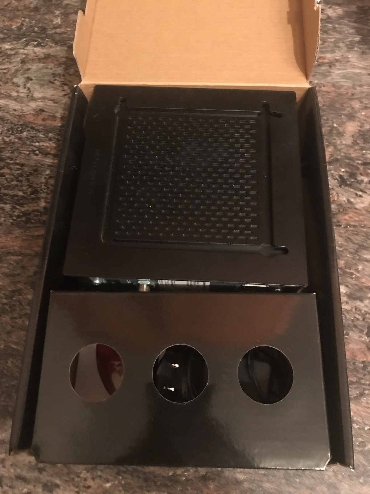 Motorola Surfboard Wireless Cable Modem Gateway
