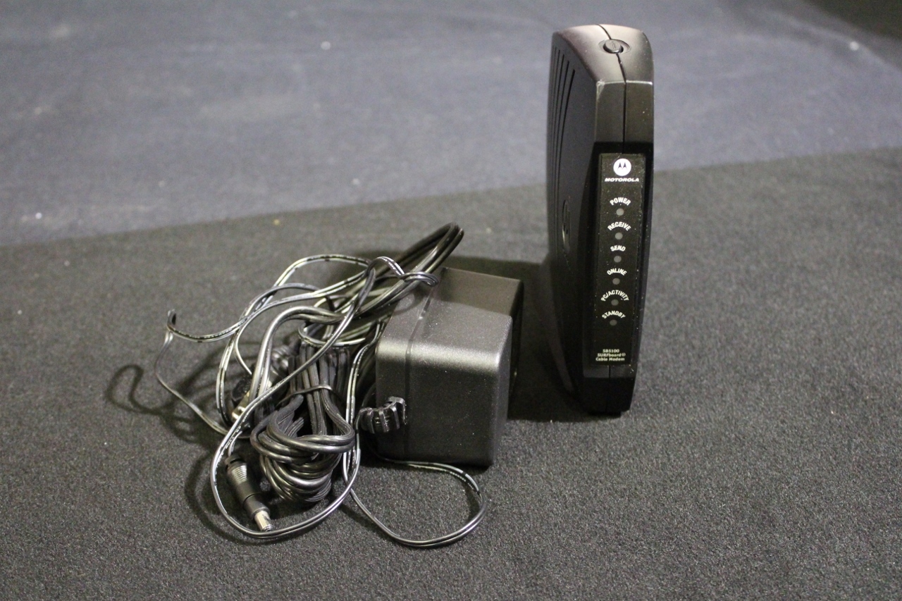 Mint MOTOROLA SURFBOARD CABLE MODEM MODEL NO. SB5100 COMPLETE