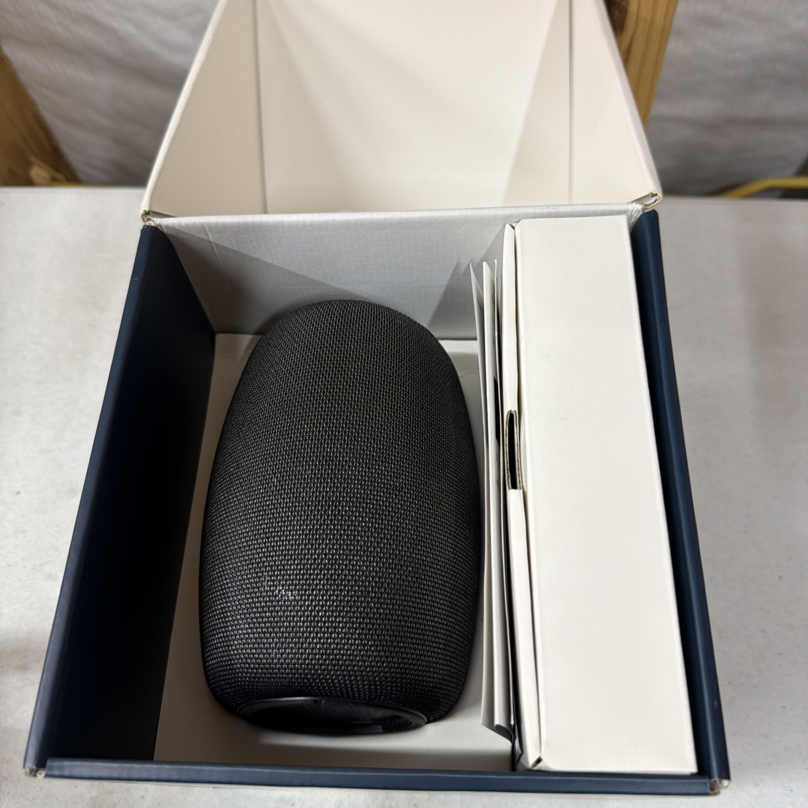 Motorola B12 DOCSIS 3.1 Multi-Gig Cable Modem
