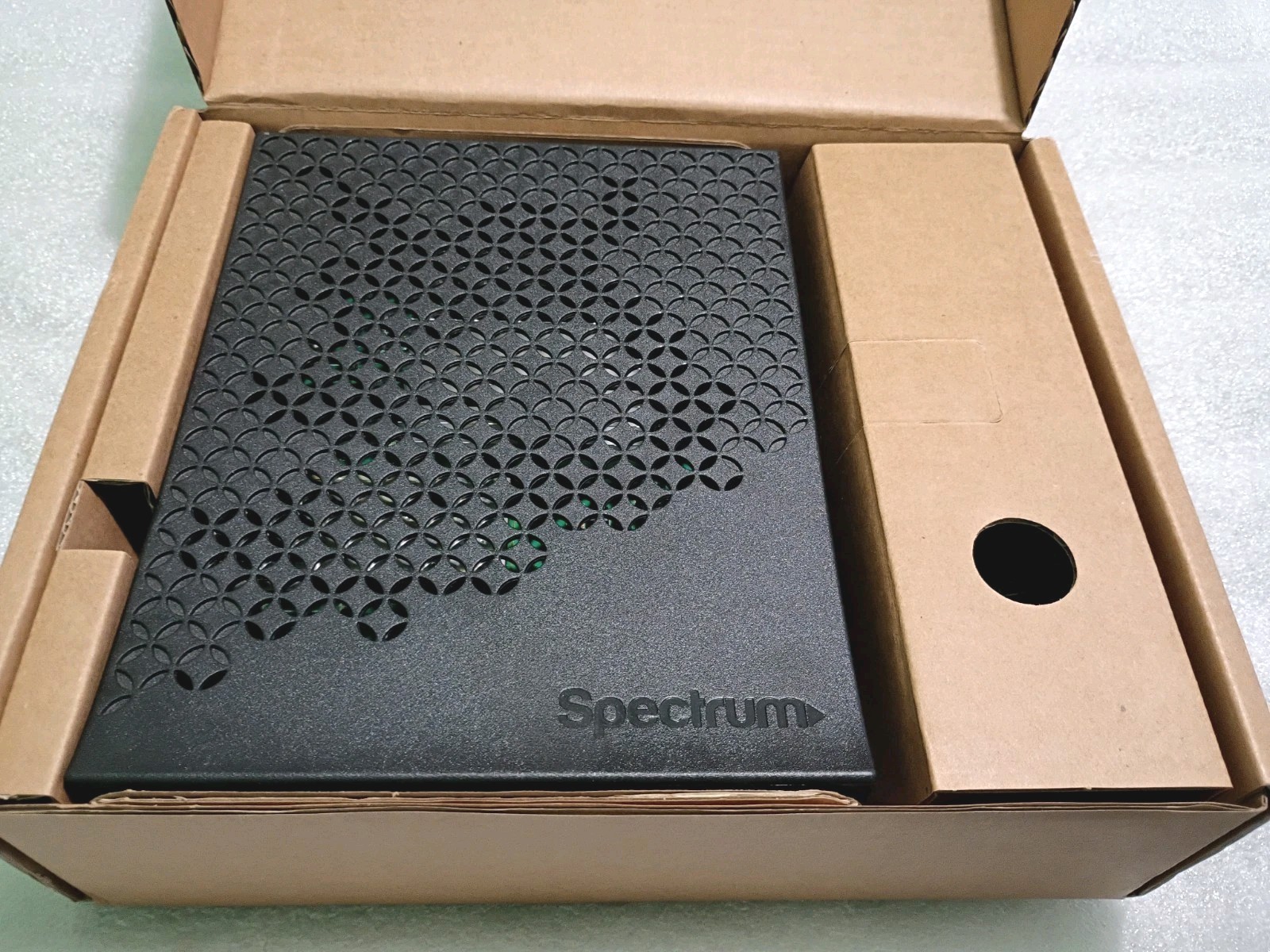 Spectrum DOCSIS 3.1 2.5G eMTA Cable Modem Router + Pack Fast 5280 + Remote Contr