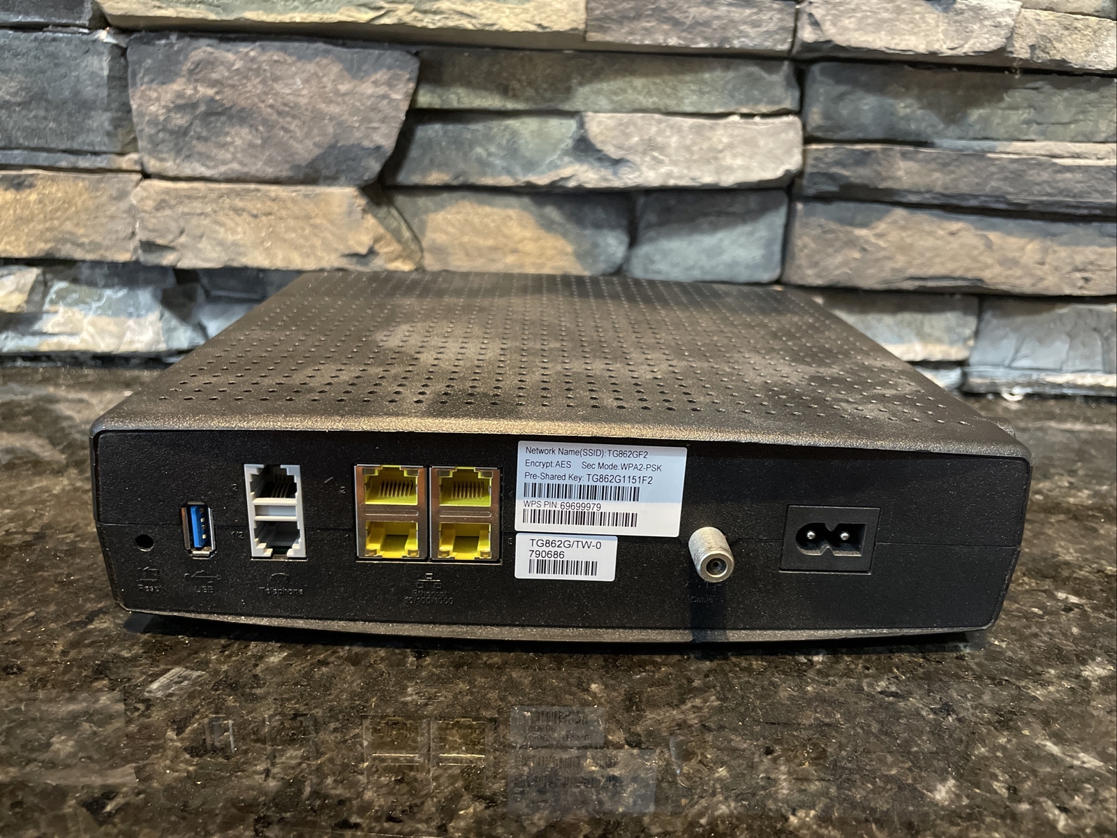 Arris TG862G Wireless DOCSIS 3.0 Cable Gateway Router Modem with Battery Backup
